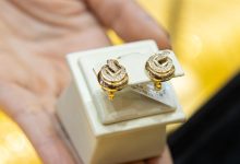 انخفاض سعر الذهب إلى نحو 5000 دولار للأونصة