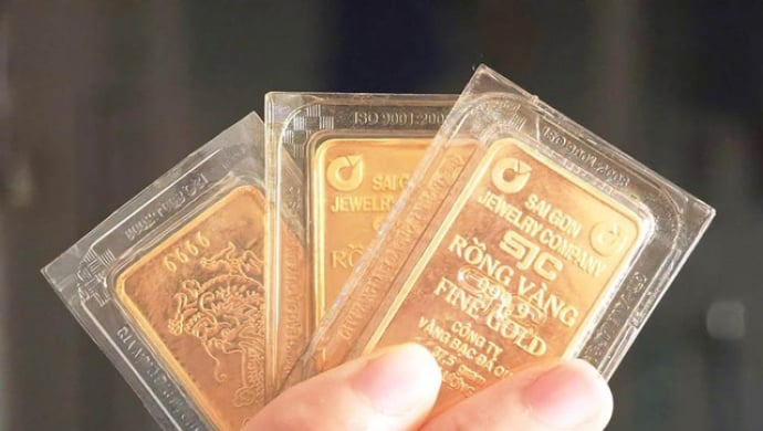 انخفاض قيمة العملة الفيتنامية بمقدار 2.2 مليون دونغ خلال ليلة واحدة