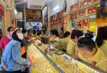 انخفاض مستمر في أسعار الذهب صباح 15 مارس يعزز مخاطر الاستثمار