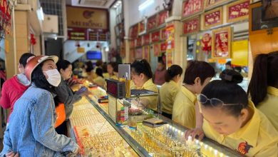 انخفاض مستمر في أسعار الذهب صباح 15 مارس يعزز مخاطر الاستثمار