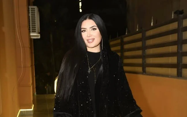 بعد ظهورها بأكياس بلاستيكية عبير صبري تخطف أنظار الجمهور وتتربع على قمة التريند