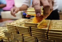 تذبذب أسعار الذهب عيار 21 في الأسواق المحلية وأداء مؤشرات المعدن الأصفر اليوم