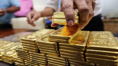 تذبذب أسعار الذهب عيار 21 في الأسواق المحلية وأداء مؤشرات المعدن الأصفر اليوم