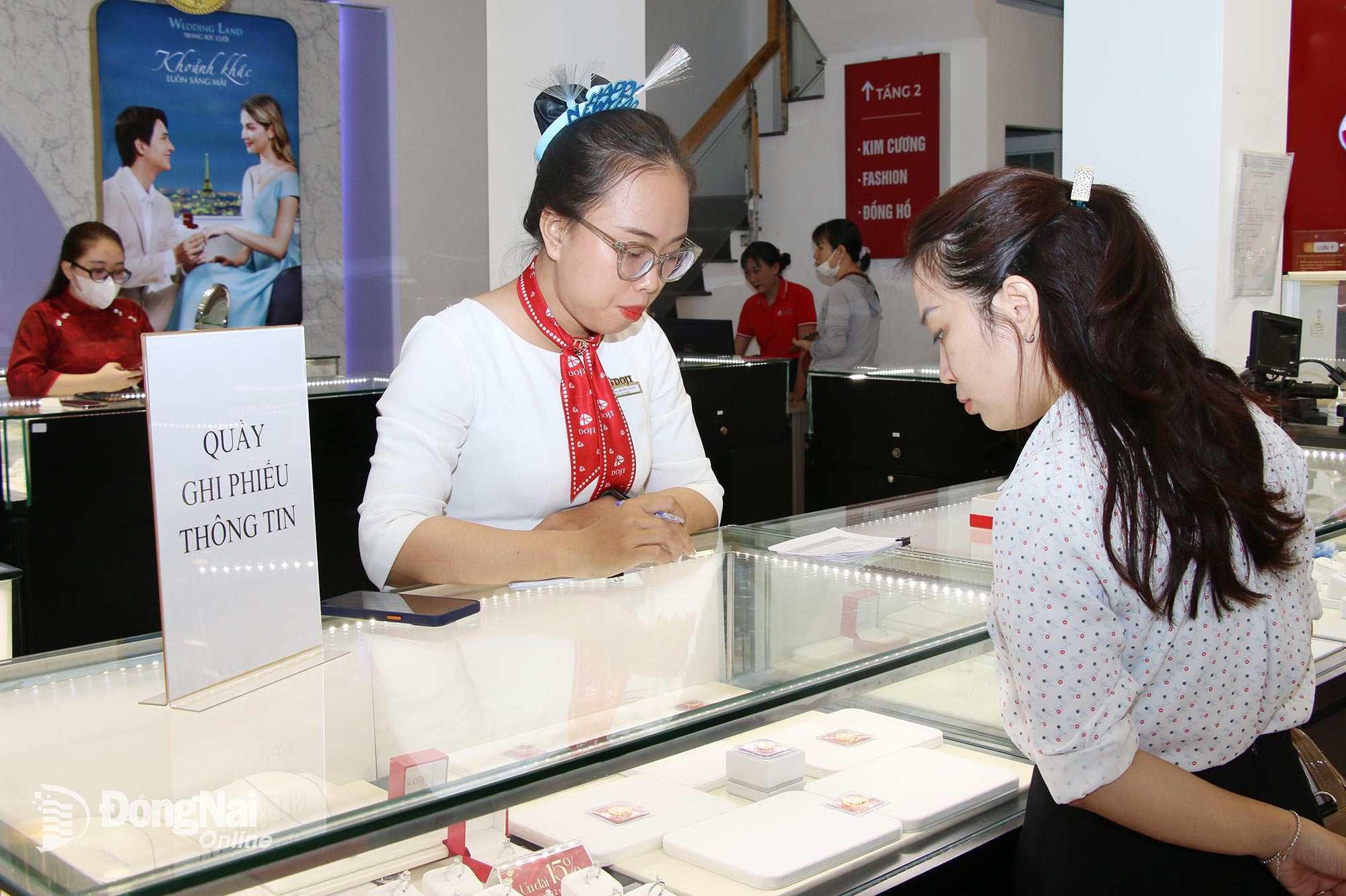 تذبذب أسعار الذهب مع استقرار نسبي في أسعار لحم الخنزير