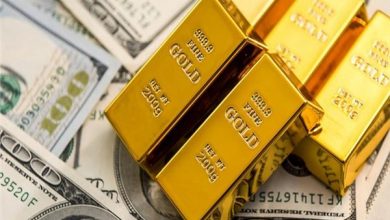 تراجع أسعار الذهب عالمياً مع بداية تداولات الإثنين تحت تأثير ضغط الدولار وارتفاع النفط