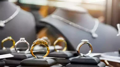 تراجع الذهب محليًا مقابل صعود الأوقية عالميًا الأسباب والتداعيات