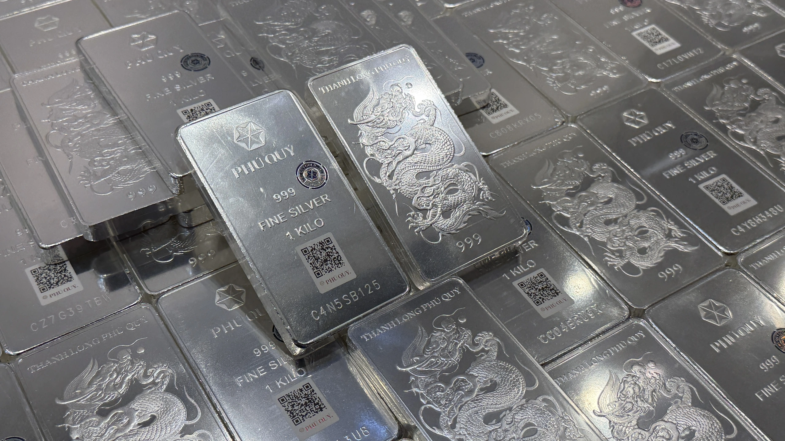 تراجع حاد في أسعار الذهب والفضة مع خسارة 14.6 مليون دونغ فيتنامي لكل تايل هذا الأسبوع