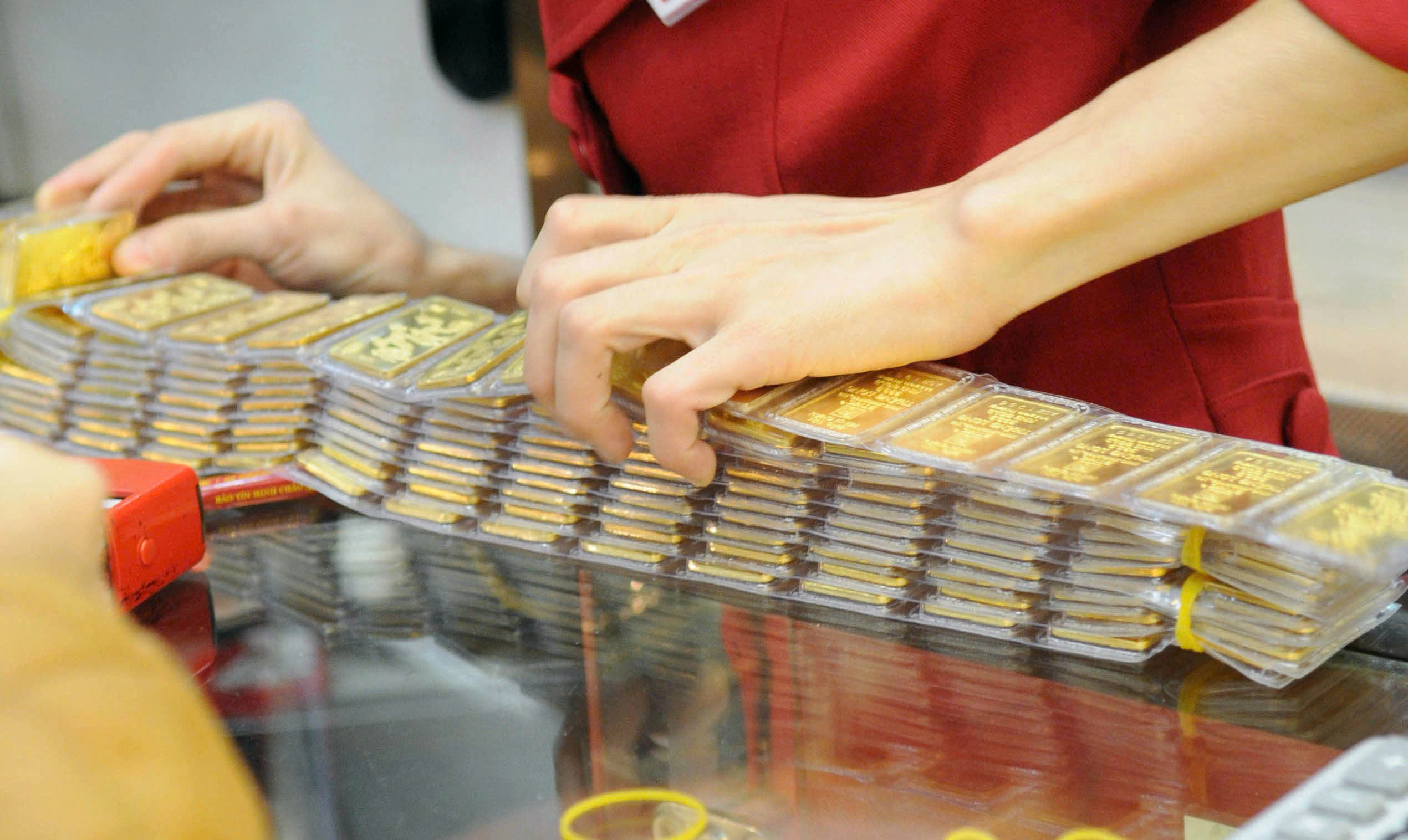 تراجع حاد في أسعار الذهب والفضة يثير اهتمام الأسواق العالمية – مشاهير