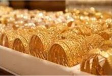 تراجع سعر الذهب محلياً رغم الارتفاع العالمي وفقدان الجرام 50 جنيهاً