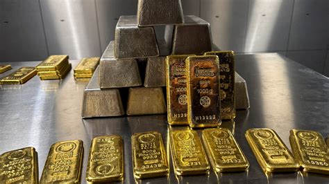 تراجع قياسي في أسعار الذهب والفضة مع ارتفاع أسعار النفط نتيجة الأحداث الحربية – مشاهير تراجع قياسي في أسعار الذهب والفضة مع ارتفاع أسعار النفط نتيجة الأحداث الحربية – مشاهير