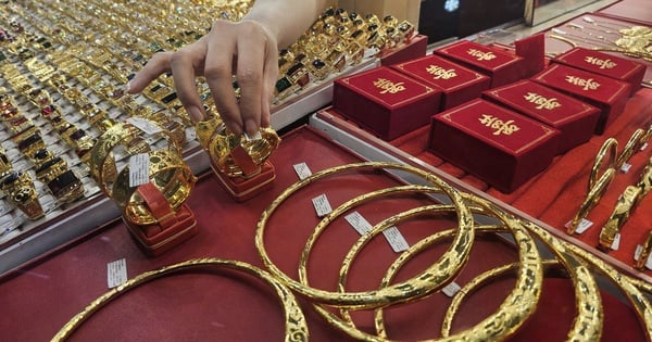 تراجع كبير في أسعار الذهب مع ارتفاع سعر النفط فوق 100 دولار للبرميل – مشاهير