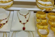 تراجع مستمر في أسعار الذهب وخسائر تقترب من 23 مليون دونغ فيتنامي للأونصة خلال 3 أسابيع فقط