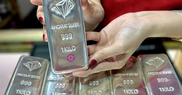 تراجع ملموس للأسواق مع هبوط أسعار الذهب وصعود النفط الخام فوق 110 دولارات للبرميل – مشاهير