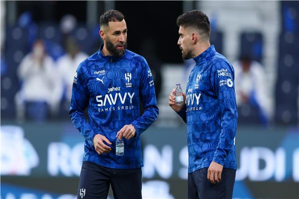 تشكيلة الهلال المتوقعة بقيادة بنزيما لمواجهة الفتح في الدوري السعودي