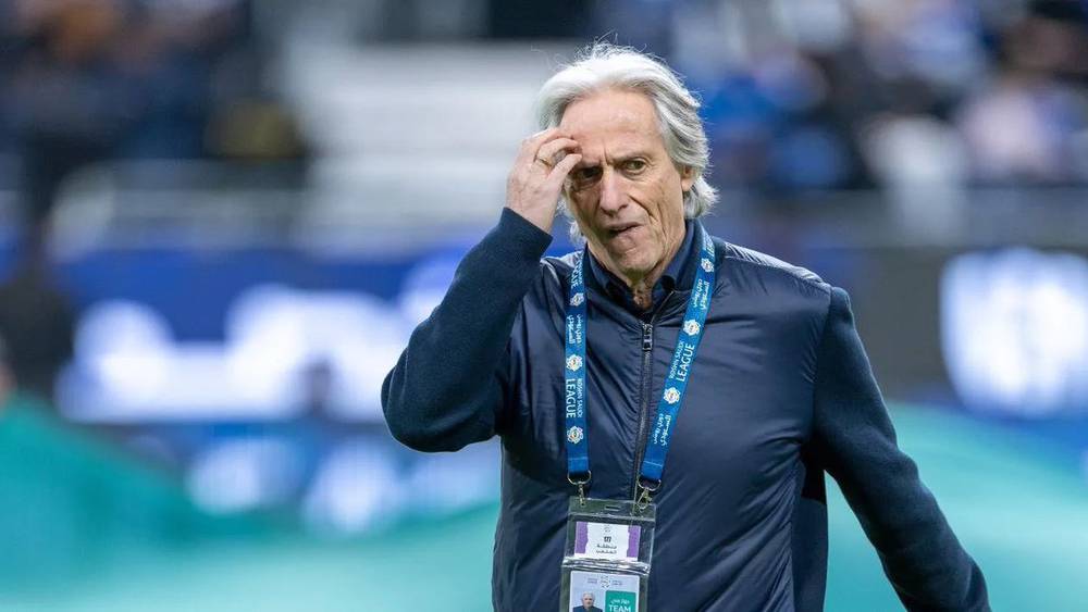 تغريم خيسوس بسبب تصريحاته المثيرة ضد الهلال السعودي وادعاؤه وجود “قوة خارجية” تدعم الفريق – مشاهير