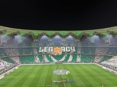 تيفو مدرج الأهلي يشعل أجواء الكلاسيكو ويبرز إرث النادي العريق