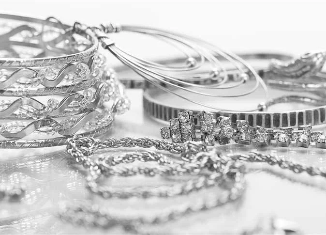 جرام 999 بكام سعر الفضة اليوم الثلاثاء 3 مارس 2026 وتطورات السوق العالمية في المعادن الثمينة