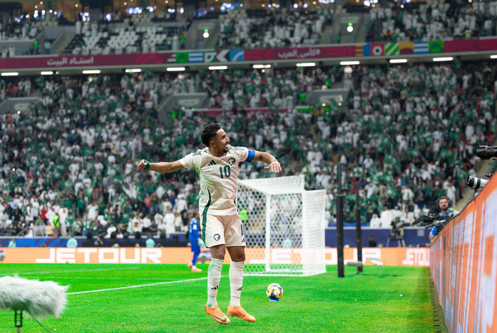 جريدة الرياض تكشف قصة نجم الهلال سالم الدوسري عبر ESPN