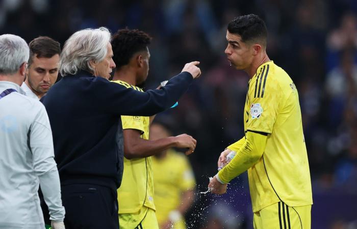 جيسوس يحدد مدة غياب رونالدو عن الملاعب بعد إصابته في مواجهة الفيحاء