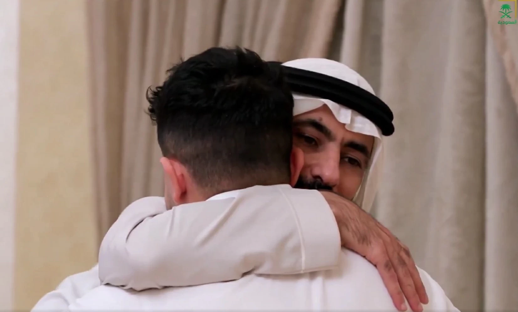 حسين عبد الغني يبادل الجميل بتبرع 100 ألف ريال