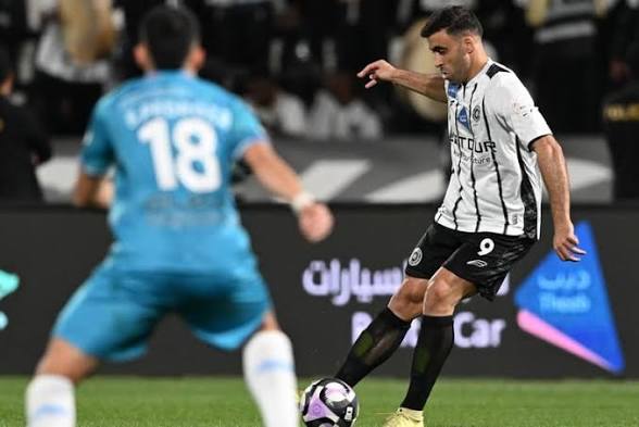 حمد الله يتصدر سباق الأهداف في الدوري السعودي ويطارد رقم السومة