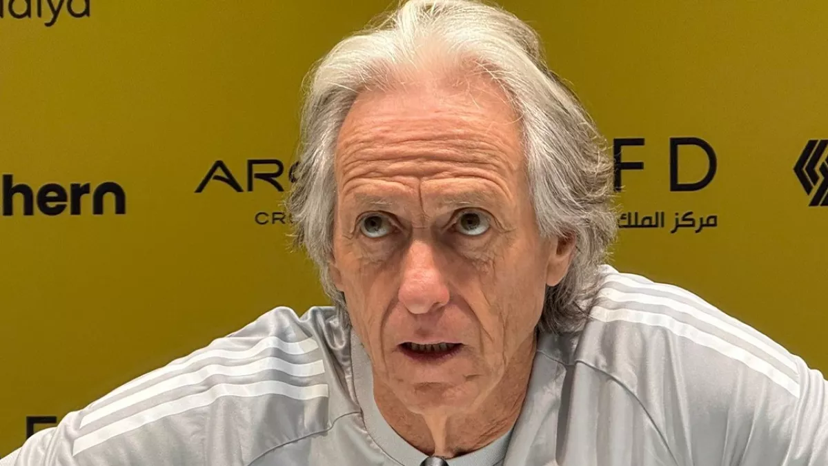 خيسوس يؤكد استمرار دوري روشن في موعده ويكشف موقف رابطة الدوري السعودي