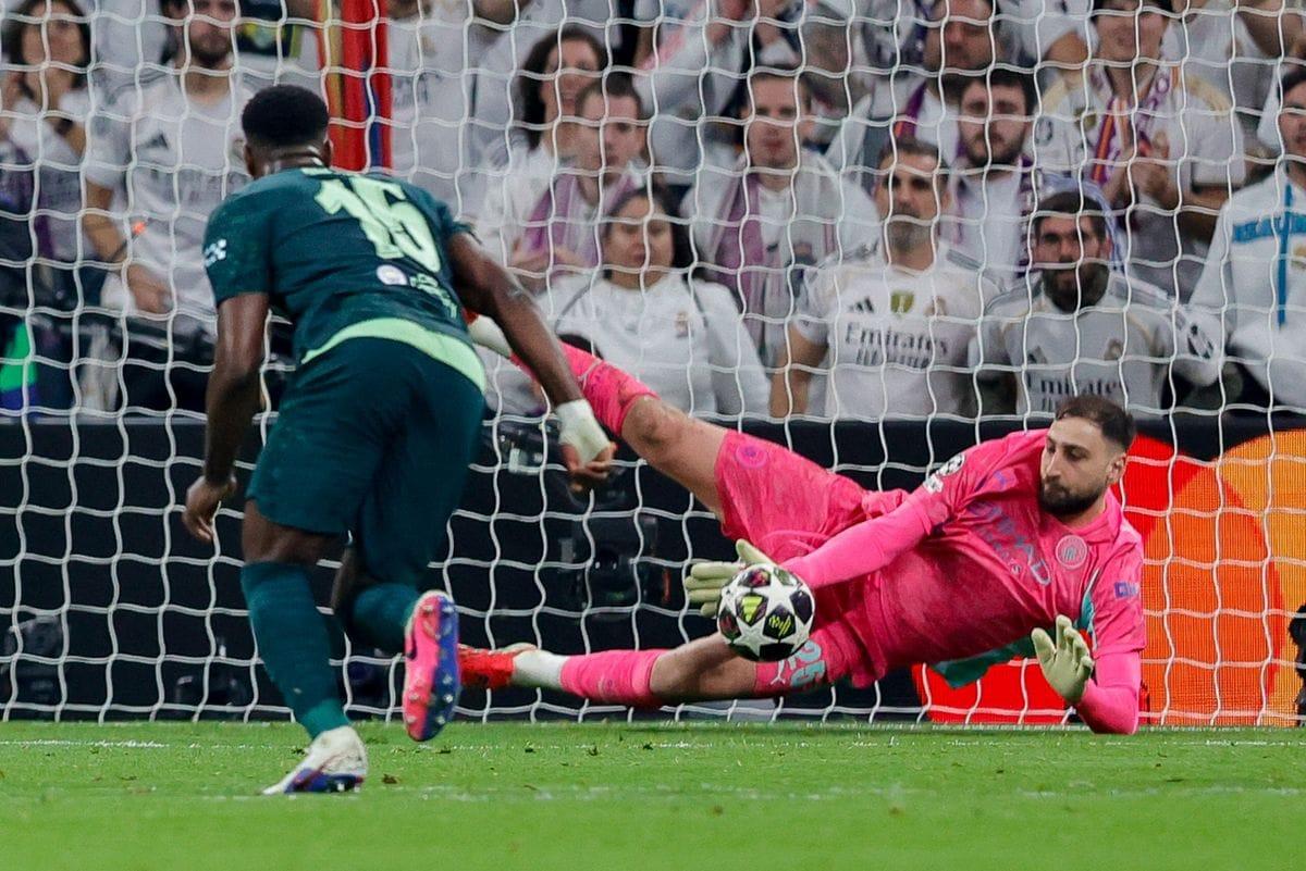 دوناروما يغضب من قرار حكم مباراة ريال مدريد ومانشستر سيتي ويتساءل عن أسباب تصرفه كأنه شخصية مهمة