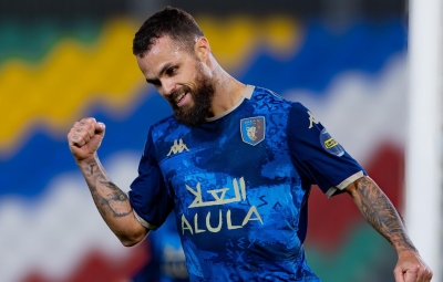 ديلغادو يلفت الأنظار بأداء مميز للنشيد الوطني السعودي – مشاهير