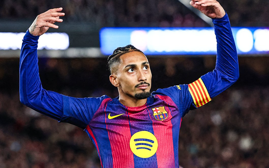 رافينيا يؤكد مستقبله مع برشلونة ويتجاهل عروض الدوري السعودي