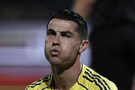 رونالدو يعبر عن سعادته بفوز النصر على الخليج في مباراة مثيرة