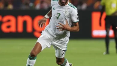 رياض محرز يتصدر هجوم الأهلي السعودي في مواجهة اتحاد جدة