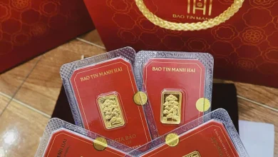 سعر الذهب في بورصة SJC يحافظ على مستوى مرتفع عند نحو 180 مليون دونغ فيتنامي للأونصة