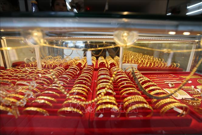 سعر الذهب في شركة SJC يرتفع بمليون و400 ألف دونغ فيتنامي للأونصة مع تسجيل زيادة طفيفة في الأسعار العالمية – مشاهير