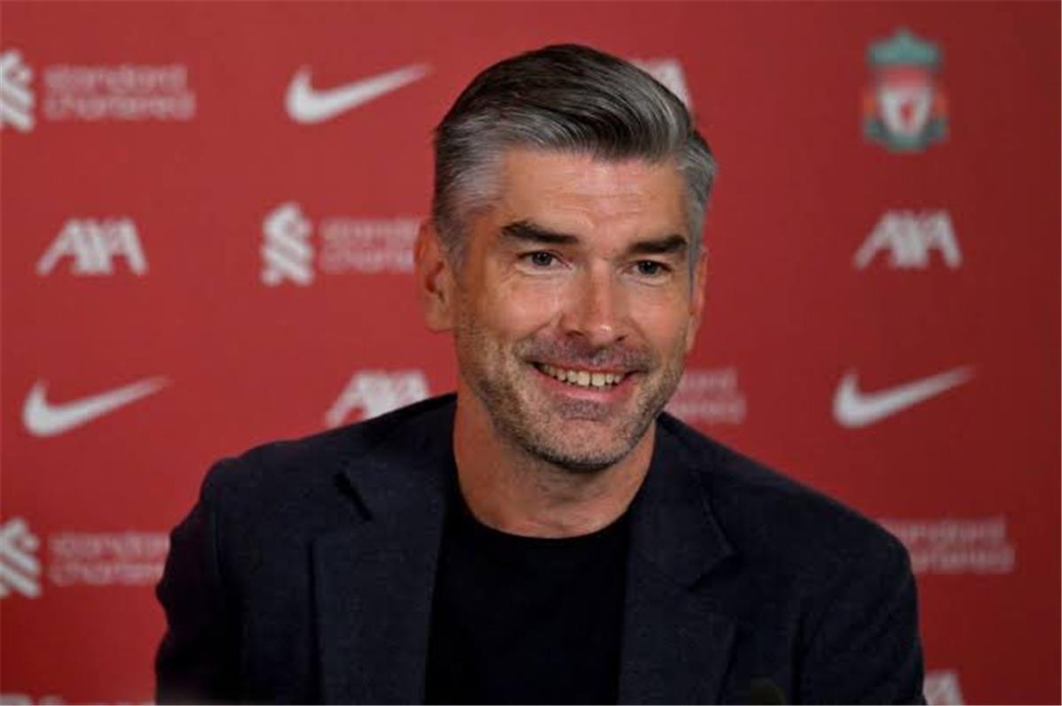 صحفي بريطاني يكشف تفاصيل انتقال مدير ليفربول إلى الهلال السعودي