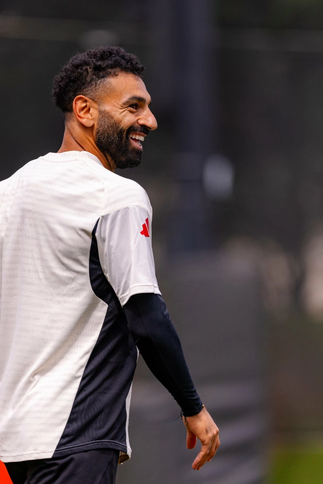 صلاح يقترب من الهلال ومجاورة بنزيمة تلوح في الأفق صفقة كبرى تنتظر التوقيع