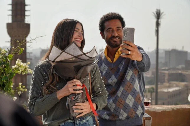 صور من كواليس مسلسل إفراج تكشف مفاجأة تارا عماد بحبها لعمرو سعد