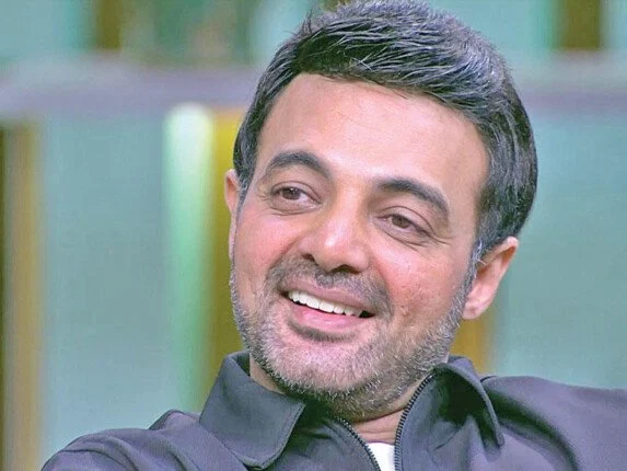 عمرو محمود ياسين يعلق على أزمة الأعلى مشاهدة ويؤكد أخلص اللي في إيدي بس