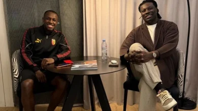 غوميز يثمن سعود عبدالحميد ويصفه بفخر السعودية خلال زيارته في مقر إقامته