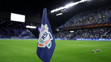 فيديو طريف يظهر هدف يعالج إصابة لاعب في دوري روشن لكرة القدم