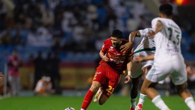 فيديو يظهر اعتراض وليد الفراج على فودة وسمير عثمان بشأن رمية تماس تثير الجدل حول صحة هدف القادسية الثالث في مباراة الأهلي