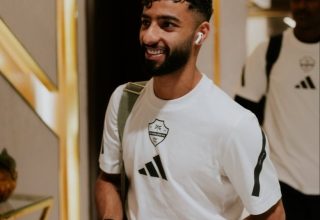 قبل مواجهة الهلال الأهلي يكشف عن إجراء نجمه عملية جراحية ناجحة