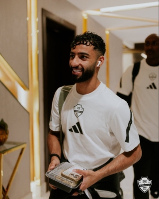 قبل مواجهة الهلال الأهلي يكشف عن إجراء نجمه عملية جراحية ناجحة