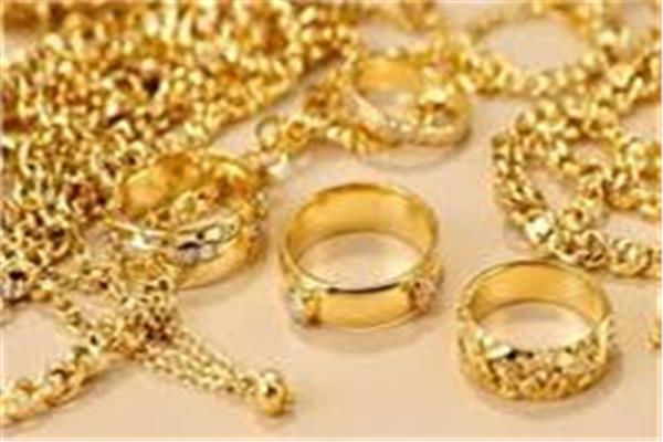قفزة عالمية في أسعار الذهب مع بداية التداولات وتثبيت مؤقت بالسوق المحلية