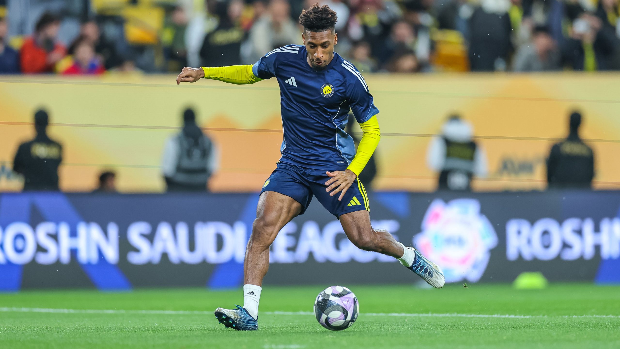 كومان يحقق رقمًا تاريخيًا ويضيء مواجهة النصر بأداء يشبه رونالدو وأمرابط