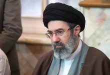 مجتبى خامنئي يؤكد أن الظروف الحالية غير ملائمة لتحقيق السلام