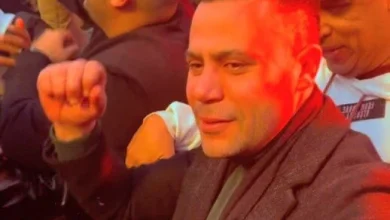 محمد إمام يختتم تصوير «الكينج» بـ«الشماريخ» ويشارك الجمهور لحظات احتفالية وصور تذكارية