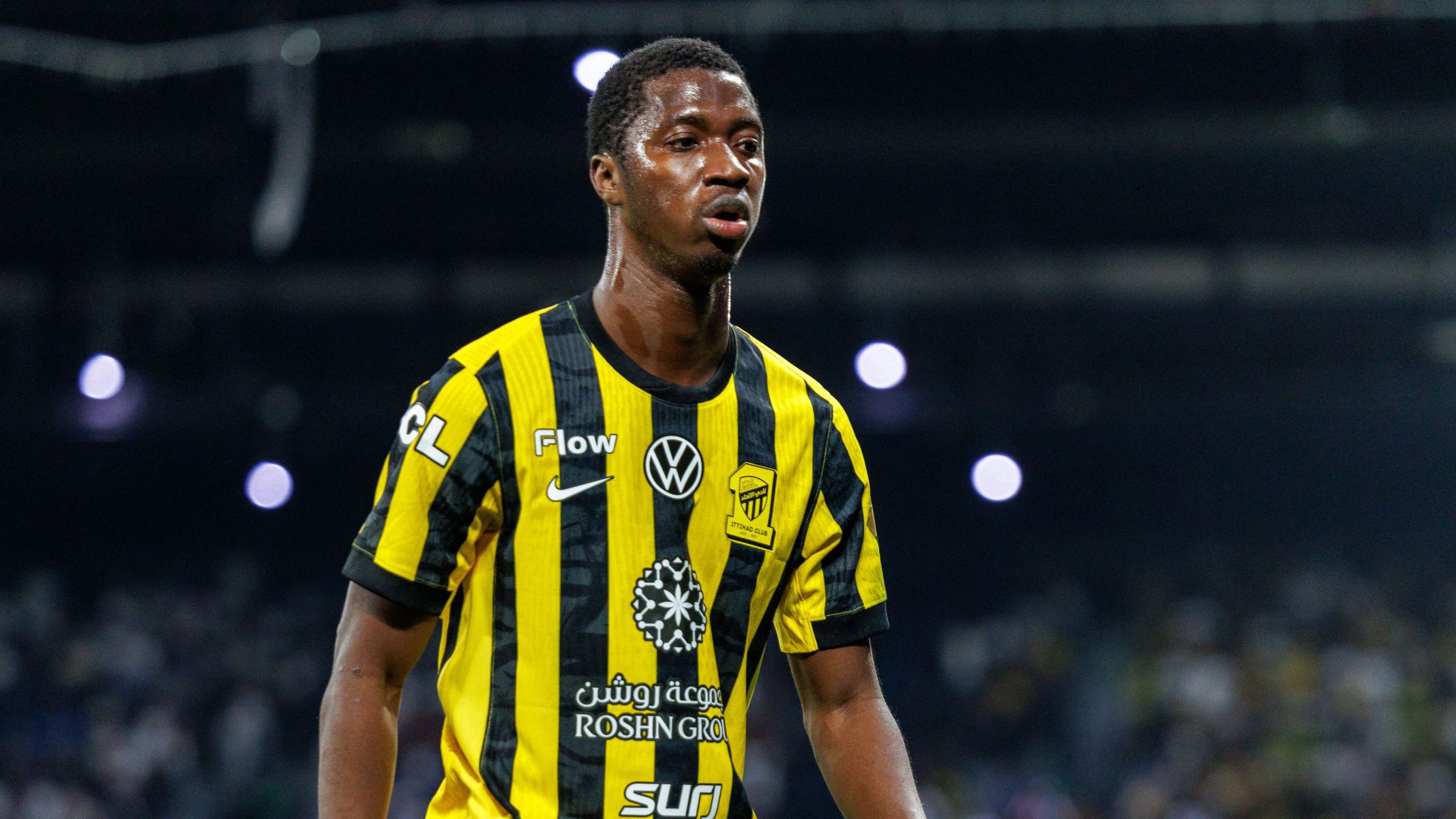 محمدو دومبيا يواجه صدمة كبيرة ومخرج آسيوي وحيد يتولى مهمة التعويض مع تمهيد الطريق محليًا