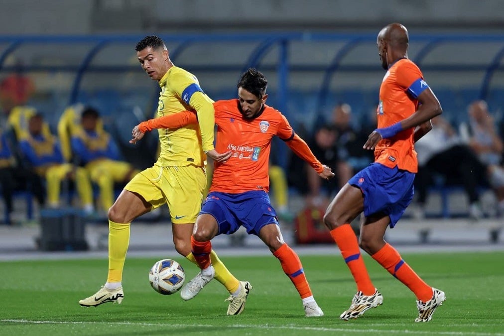 مدرب الفيحاء يهاجم التحكيم بشدة بعد خسارة النصر وسط غضب برتغالي