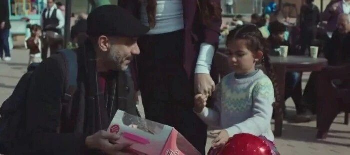 مسلسل أب يفتتح حلقته الأولى بمشاهد من محاولة خطف وبلاغات ومشاكل عائلية