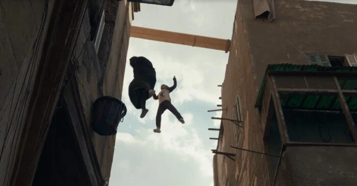 مسلسل فرصة أخيرة الحلقة 9 يشهد سقوط علية وفيروز من فوق سطح منزل في مشهد مثير